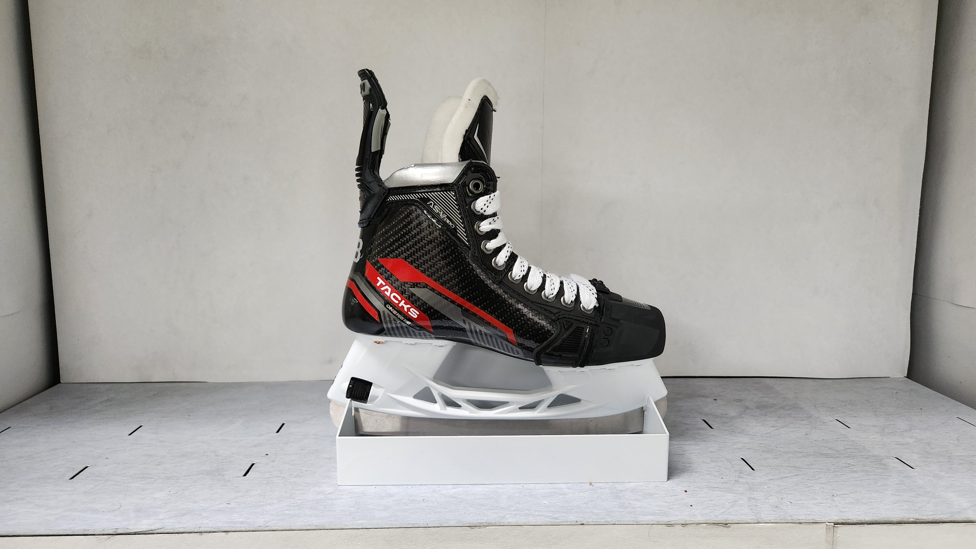 CCM Tacks AS-V Pro - Pro Stock - Size 6.5T - Skates