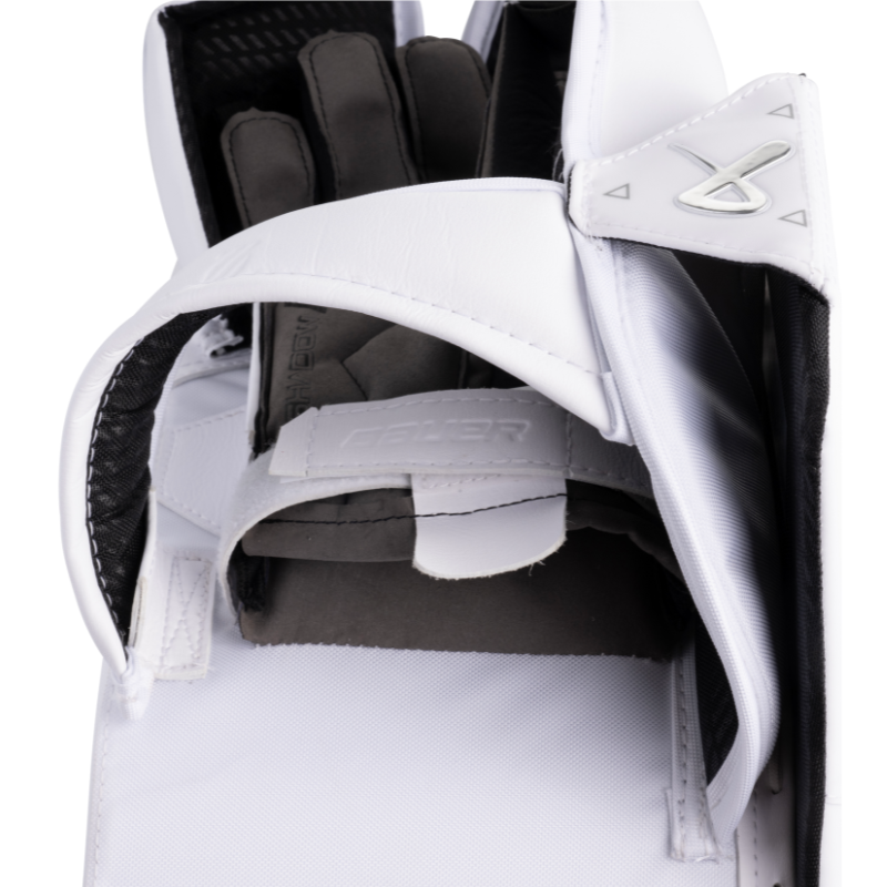 Bauer Ice Hockey Goalie Blockers Bauer Supreme Shadow (2024) Senior White glove side close-up