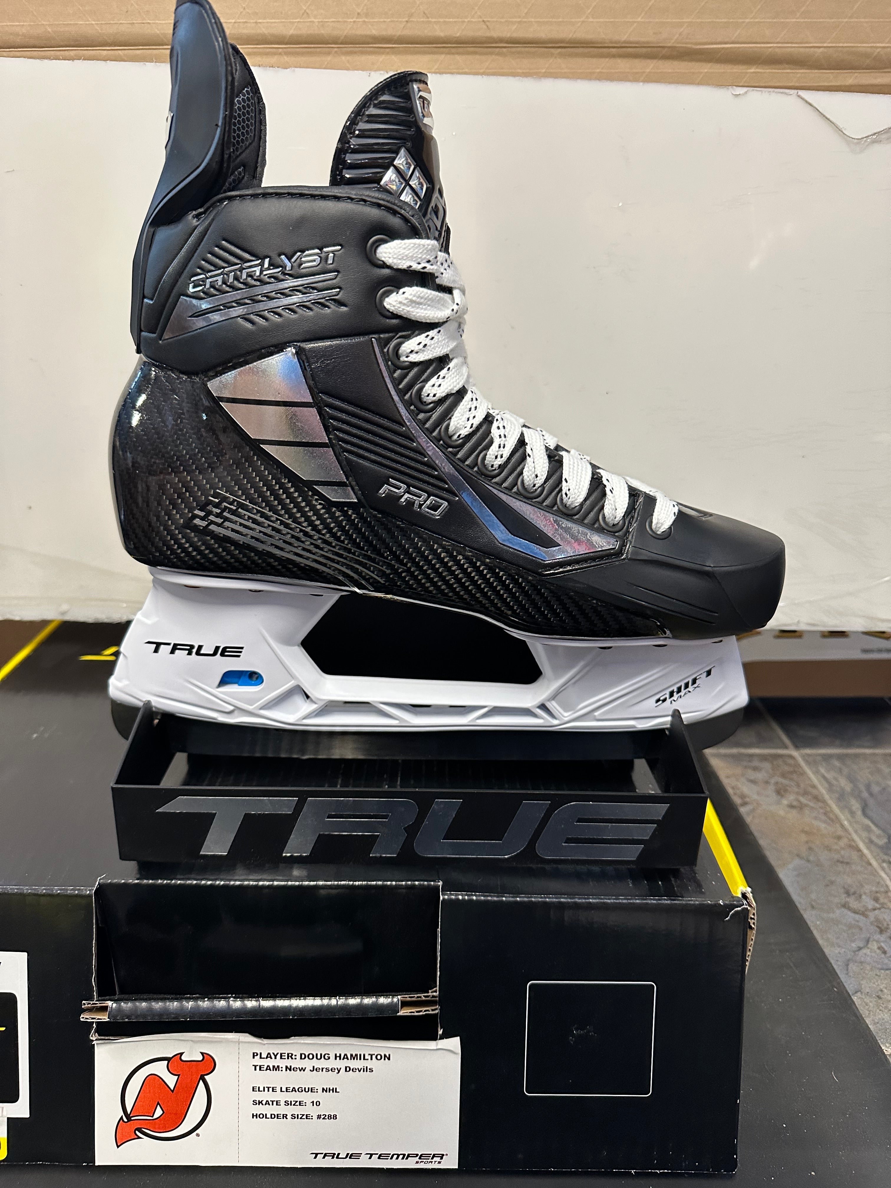 True Catalyst Pro Stock Skates - Dougie Hamilton (10.0R)