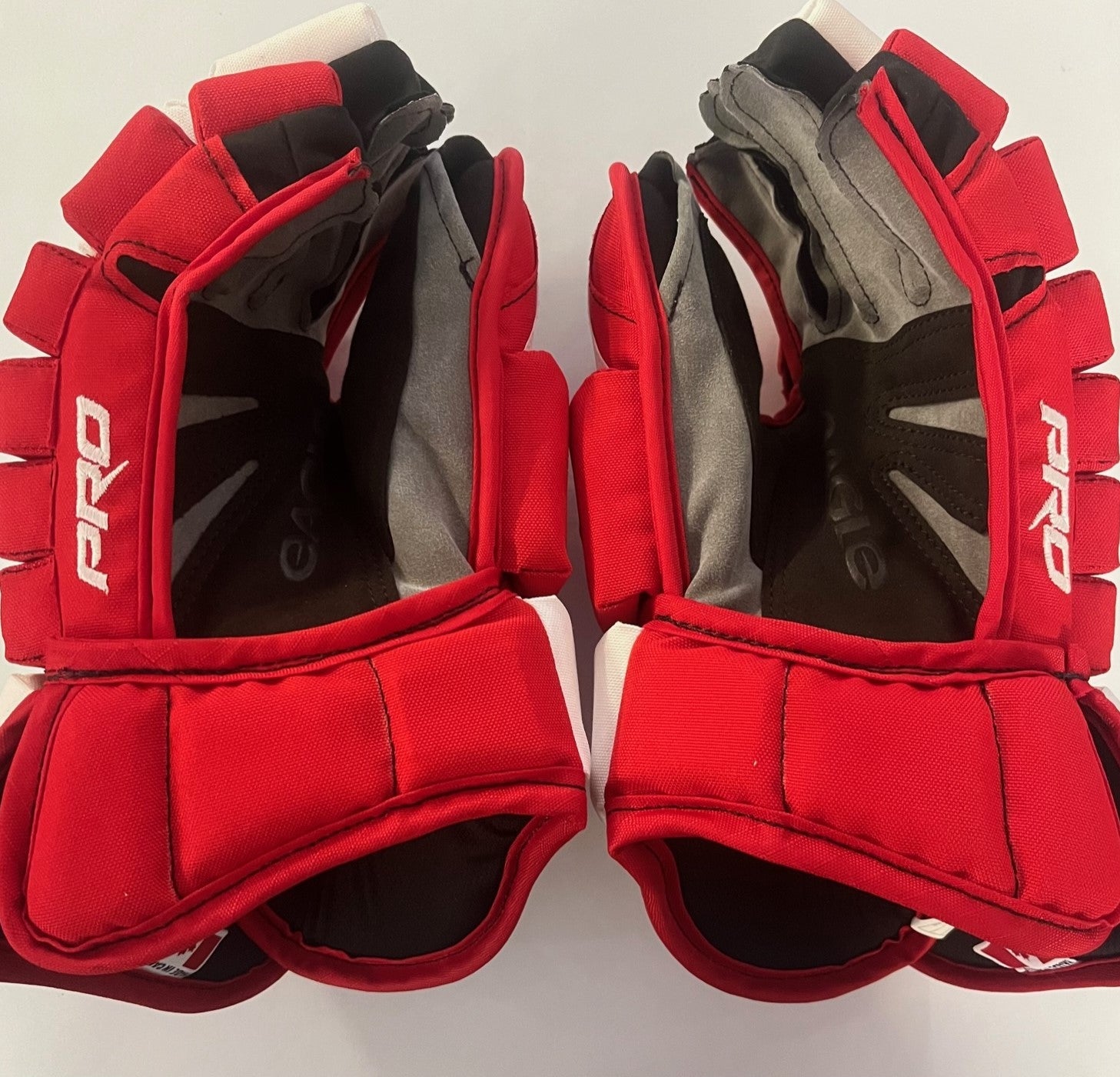 Eagle Aero Red/White Canada Custom Gloves